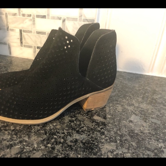 Steven Madden Black Booties Perforated 7.5 - Picture 2 of 5